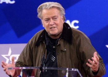 Steve Bannon Rangkul Jeffrey Epstein Untuk Menjatuhkan Paus Fransiskus
