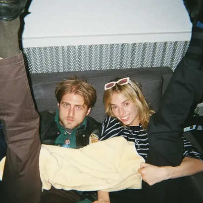 Maya Hawke Dan Christian Lee Hutson Menikah, Dihadiri Pemain Stranger Things