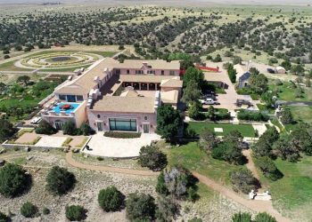 DPR New Mexico Setujui Komisi Kebenaran Untuk Selidiki Zorro Ranch Milik Jeffrey Epstein