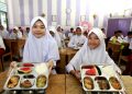 Selama Ramadan, Siswa Muslim Terima MBG dalam Bentuk Makanan Kering