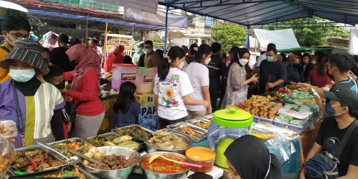 Ngabuburit Jadi Seru! 8 Lokasi War Takjil Favorit Warga Ibu Kota Ramadhan 2026