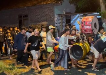 Bangunkan Sahur dengan Suara Keras, Bolehkah dalam Islam? Simak Penjelasannya