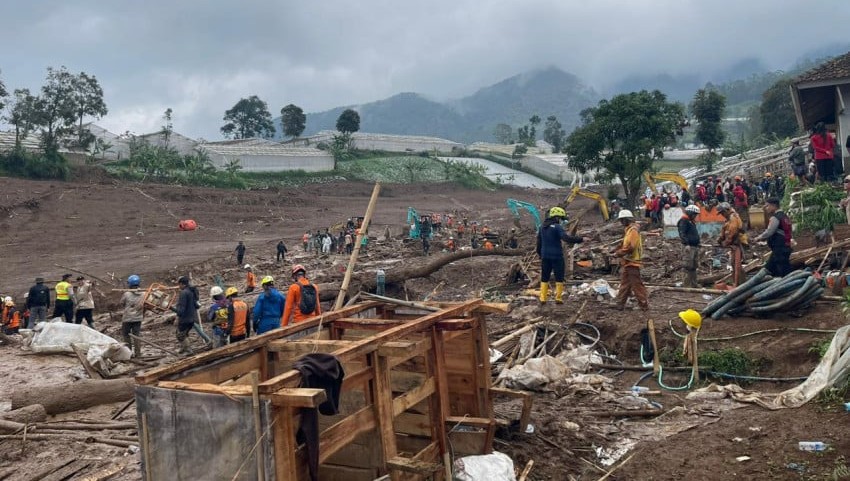 80 Korban Longsor di Cisarua Berhasil Dievakuasi, Proses Identifikasi Masih Berjalan