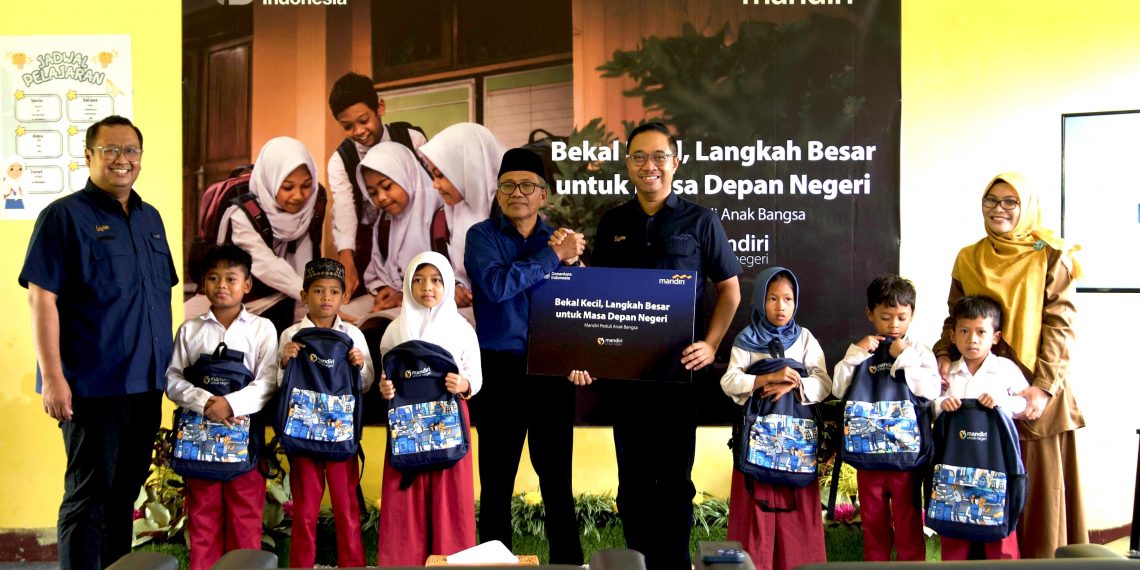 Program Mandiri Peduli Sekolah Dimulai, Bank Mandiri Salurkan Puluhan Ribu Tas untuk Siswa