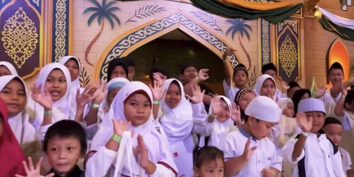 50 Anak Yatim Al Fajri Ngabuburit Bersama The Park Pejaten