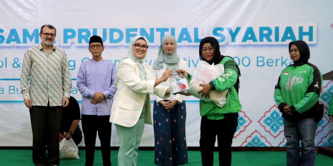 Prudential Syariah Berbagi di Ramadan Lewat Festival 1000 Berkah Bersama Komunitas Lady Ojol
