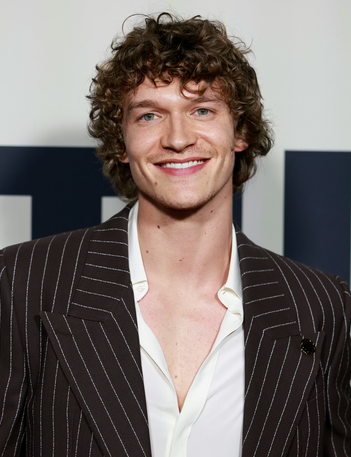 Dari Pelayan Restoran ke Panggung SNL, Connor Storrie Tampil Memukau