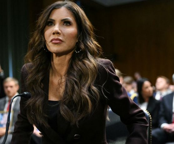 Kristi Noem Kehilangan Jabatan Setelah Serangkaian Kontroversi di Pemerintahan Trump