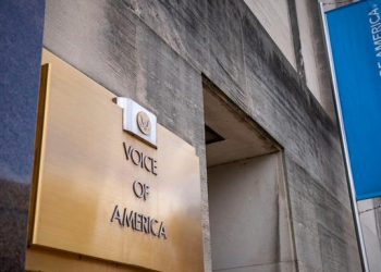 Hakim AS Nyatakan Kari Lake Jalankan USAGM Secara Ilegal, PHK Voice Of America Dibatalkan