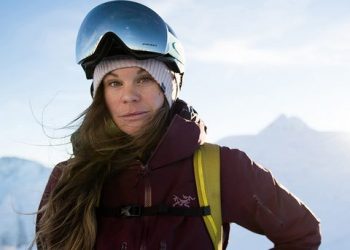 Christina Lustenberger Menuruni Jalur Ski Paling Berbahaya di Dunia