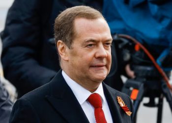 Medvedev Tegaskan Langkah Trump ke Iran Berisiko Memicu Konflik Global