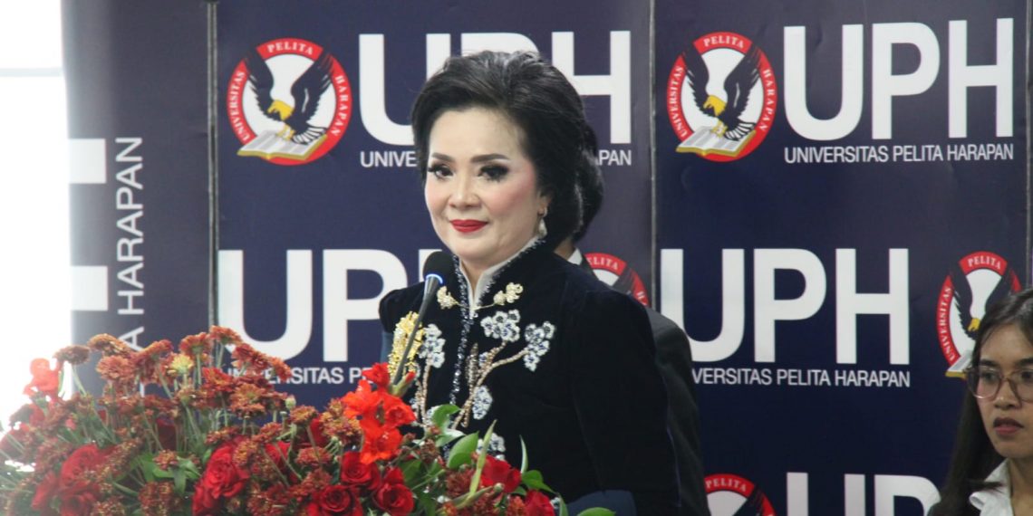 Sidang Promosi Doktor Direktur AIA, Rista Qatrini Manurung