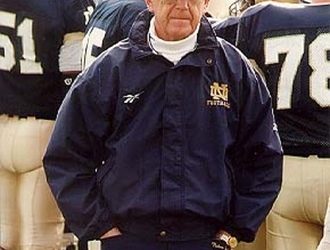 Lou Holtz, Pelatih Legendaris Notre Dame Peraih Gelar Nasional 1988, Meninggal Dunia di Usia 89 Tahun