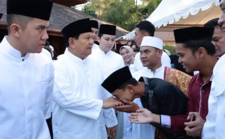 Shalat Id di Aceh, Prabowo Lanjutkan dengan Menyapa dan Membantu Warga