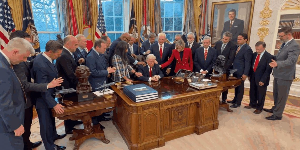 Trump Didoakan Pemuka Agama di Tengah Ketegangan Iran