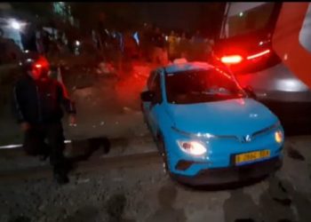 Horor di Bekasi Timur! Gangguan Taksi Green SM Jadi Awal Tabrakan Kereta