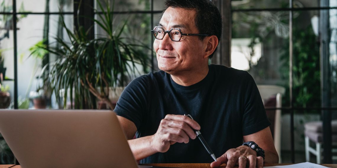 Sering Pusing Pakai Kacamata Progresif? Ini Solusinya