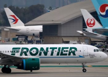 Pesawat Frontier Hampir Tabrakan di LAX Setelah Dua Truk Melintas Mendadak