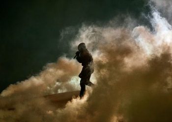 Kanye West Dilarang ke Inggris Tapi Tetap Laris, Publik Terbelah