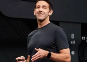 John Ternus, CEO Baru Apple yang Akan Gantikan Tim Cook