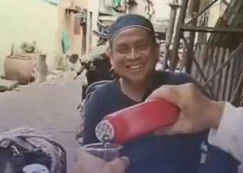 Demi Stamina, Pria Ini Minum Oli dan Viral, MUI Tegaskan Bahaya