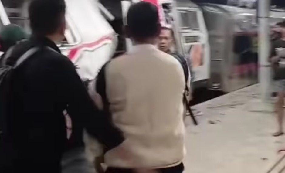Kereta Jarak Jauh dan KRL Commuter Line Bertabrakan di Stasiun Bekasi Timur
