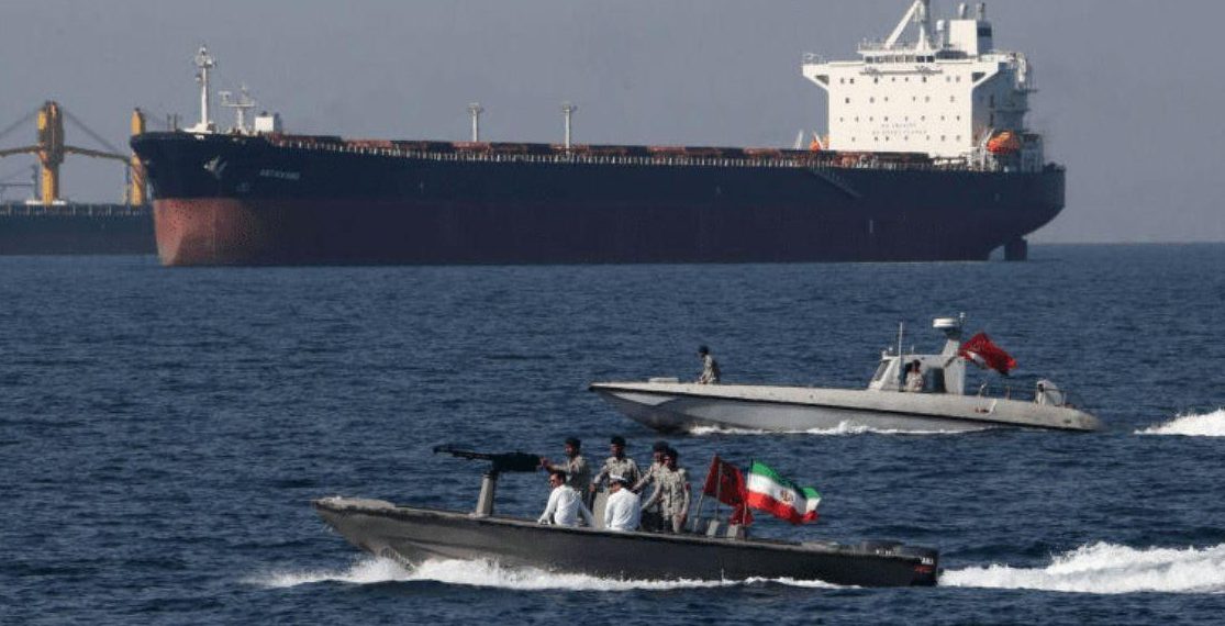 Iran Resmi Buka Kembali Selat Hormuz, Harga Minyak Dunia Langsung Turun Tajam