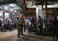 Kelangkaan BBM di Bangladesh Picu Antrean Kendaraan Panjang di Sejumlah SPBU