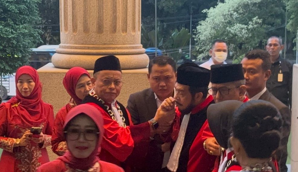 Anwar Usman Pingsan Usai Kirab Wisuda Purnabakti di MK