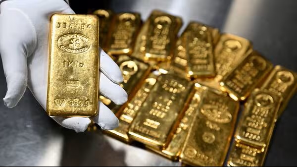 Bank Sentral Borong Emas, Harga Diprediksi Menguat di Pekan Depan