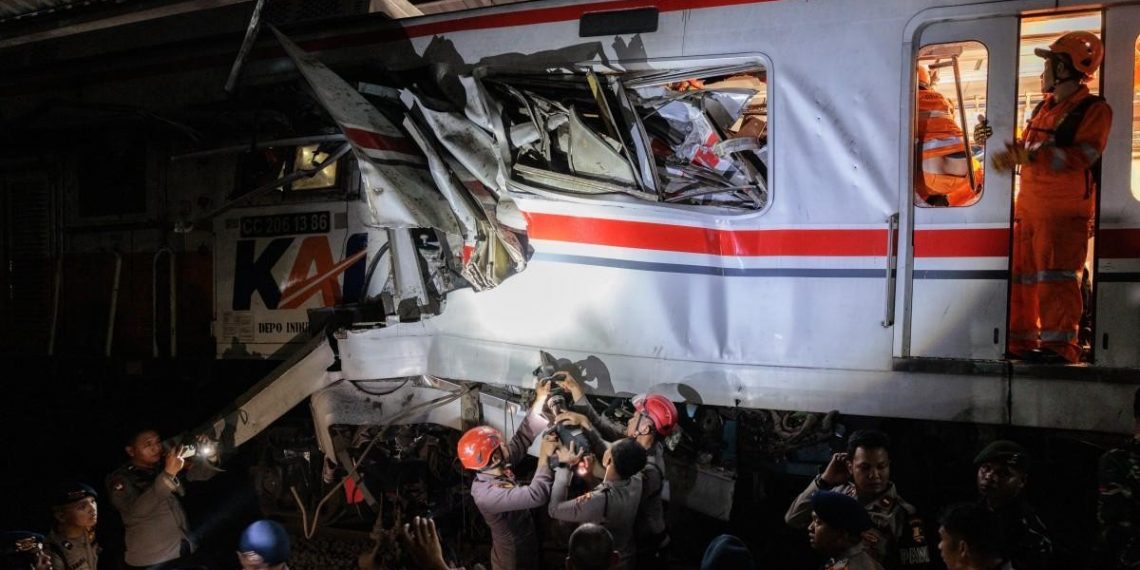 Tragedi Kereta di Bekasi Timur Tewaskan 14 Orang, Pemerintah Fokus Tunggu Temuan KNKT