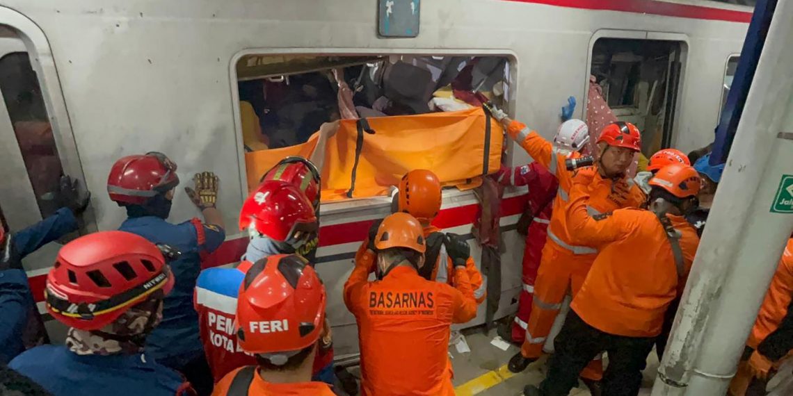 Korban Tewas Kecelakaan Kereta Bekasi Timur Bertambah Jadi 15, Puluhan Lainnya Masih Dirawat