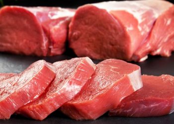 Cara Cepat Menghilangkan Bau Prengus Daging Kambing di Tangan