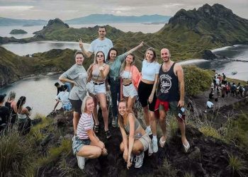 Turis Asing Favoritkan Wisata Alam dan Aktivitas Premium di Indonesia