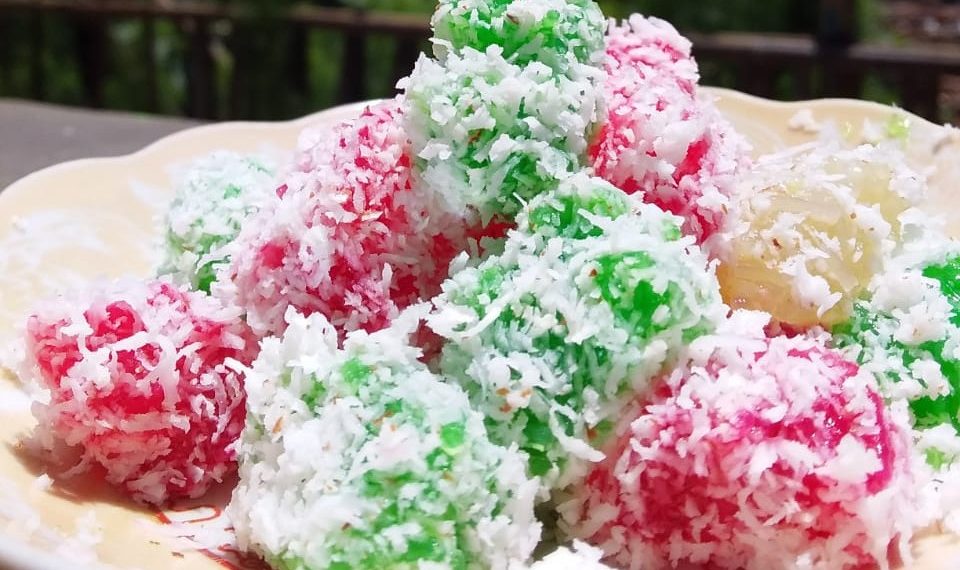Jajanan Tradisional Cenil Bertahan di Tengah Tren Kuliner Modern
