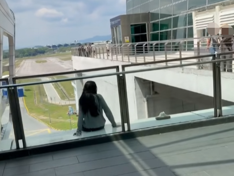 Insiden Beruntun di Bandara Kuala Lumpur, Dua Warga Asing Terjatuh