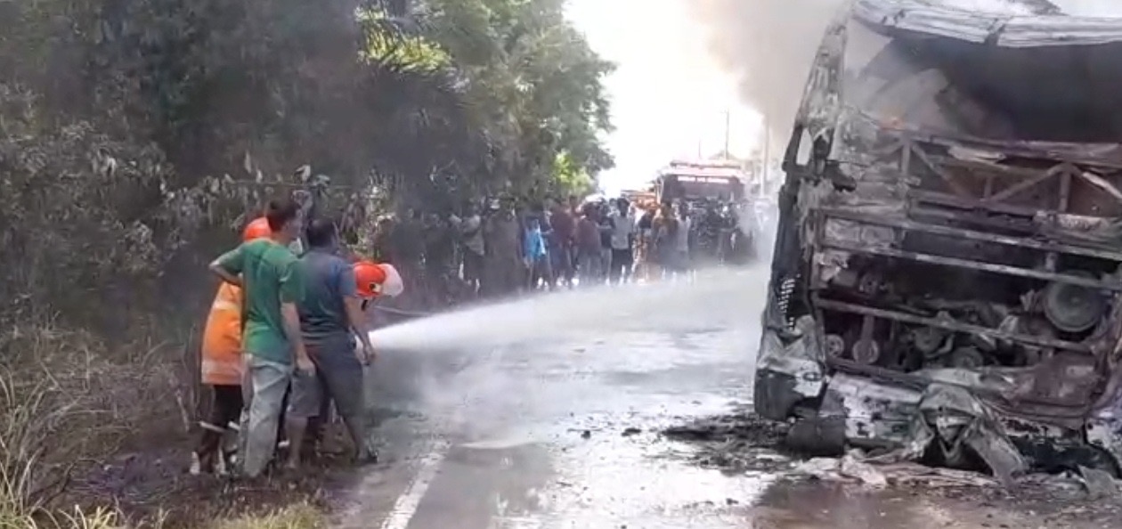 16 Tewas dalam Kecelakaan Bus ALS dan Truk Tangki di Sumsel