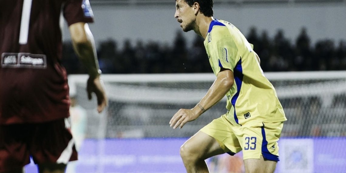 Gol Tom Haye Bawa Persib Pimpin PSM di Babak Pertama