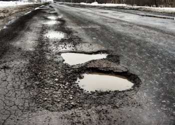 Kualitas Konstruksi hingga ODOL Disebut Picu Jalan Rusak di RI