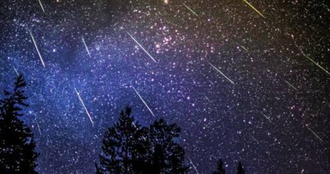 Fenomena Eta Lyrids 2026: Hujan Meteor Terangi Langit Malam Indonesia