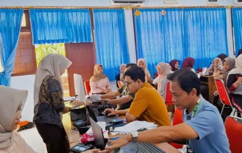 Antrean Aktivasi IKD Membludak Jelang SPMB 2026, Dukcapil Diserbu Warga
