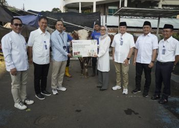 Jamkrindo Salurkan Puluhan Hewan Kurban untuk Masyarakat di Berbagai Daerah