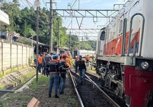 KAI Selidiki Penyebab Lokomotif dan KA Serayu Anjlok di Pasar Senen