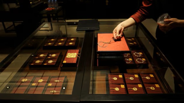 Permintaan Emas di China Naik Gila-Gilaan, Produksi Turun dan Harga Tertekan