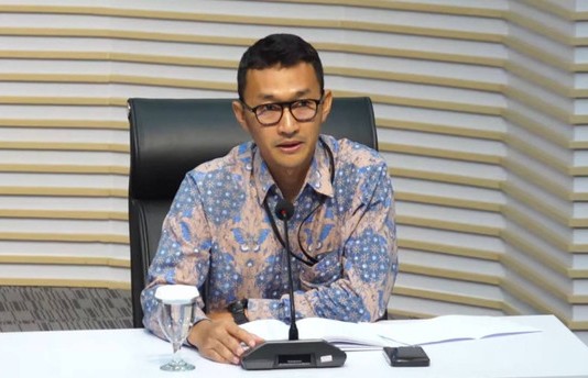 Usai Hilang Saat OTT, Bupati Kuansing dan Sekda Akhirnya Serahkan Diri ke KPK