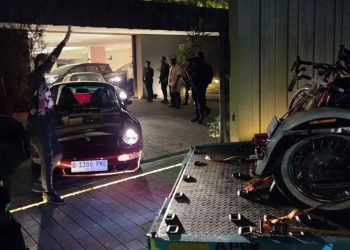 KPK Sita Mobil Sport, Harley, dan Valas dari Rumah Silmy Karim