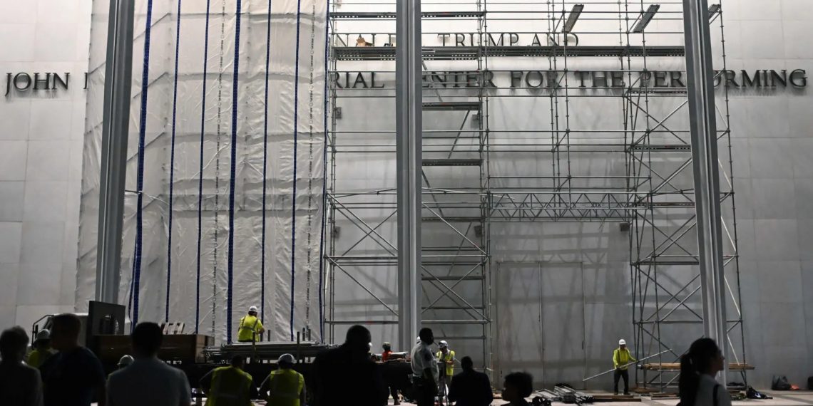 Kennedy Center Bungkus Papan Nama Trump dengan Tenda Putih, Proses Penghapusan Masih Berjalan