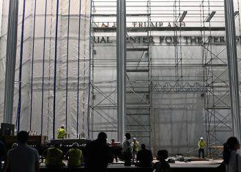 Kennedy Center Bungkus Papan Nama Trump dengan Tenda Putih, Proses Penghapusan Masih Berjalan