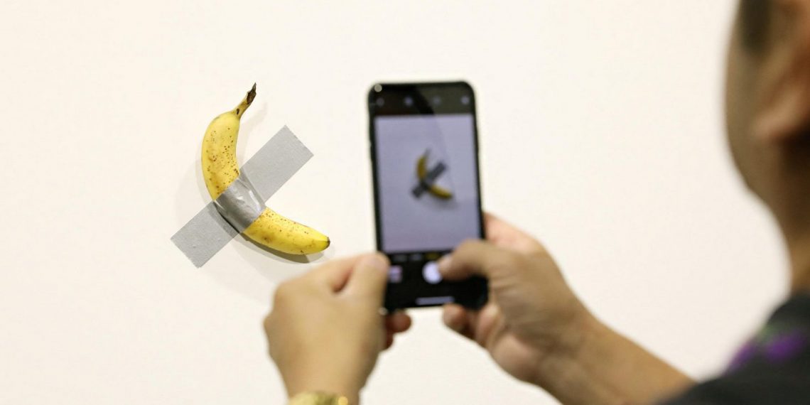 Museum Prancis Laporkan Pencurian Pisang dari Instalasi Seni “Comedian”