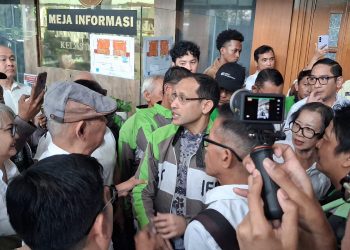 Sidang Pleidoi Kasus Chromebook Digelar, Nadiem Makarim Tampil dengan Jaket Ojol
